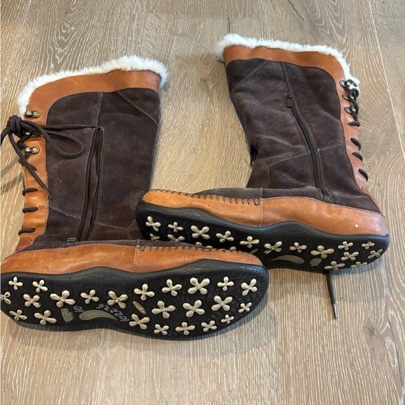 The North Face Shoes - The North Face Brown and Tan Faux-Fur Trim Winter Boots 105